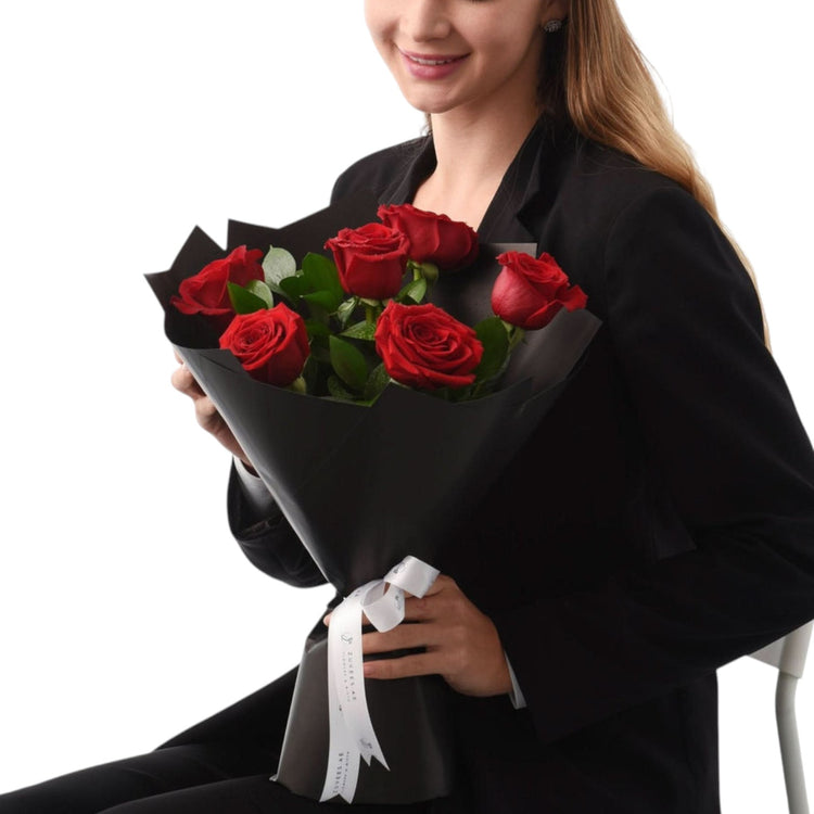 6 Roses Royal Romance Bouquet Cake Combo - Zuvees.ae