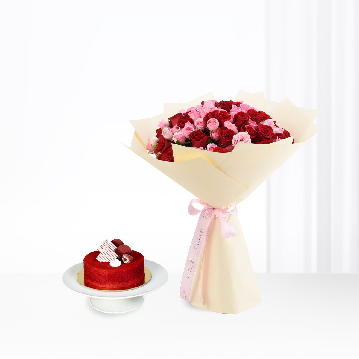 Red & Pink Spray Roses with Red Velvet Cake