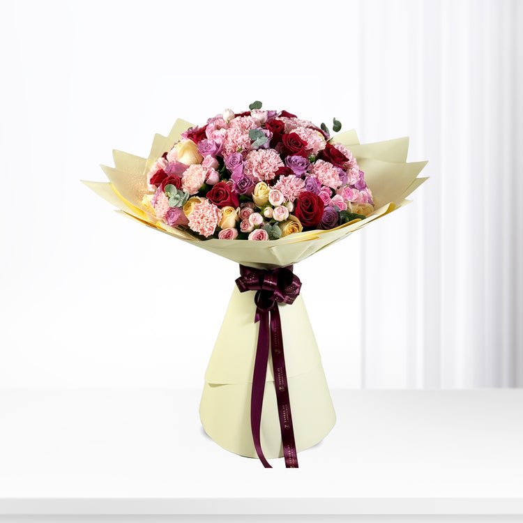 Zahrat Al Quloob – Premium Rose & Carnation Bouquet