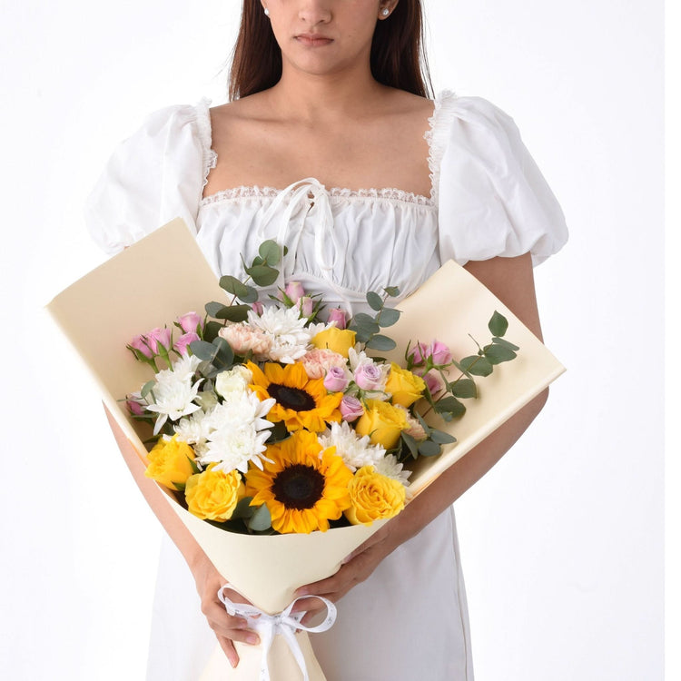 Golden Glow Bouquet - Zuvees.ae