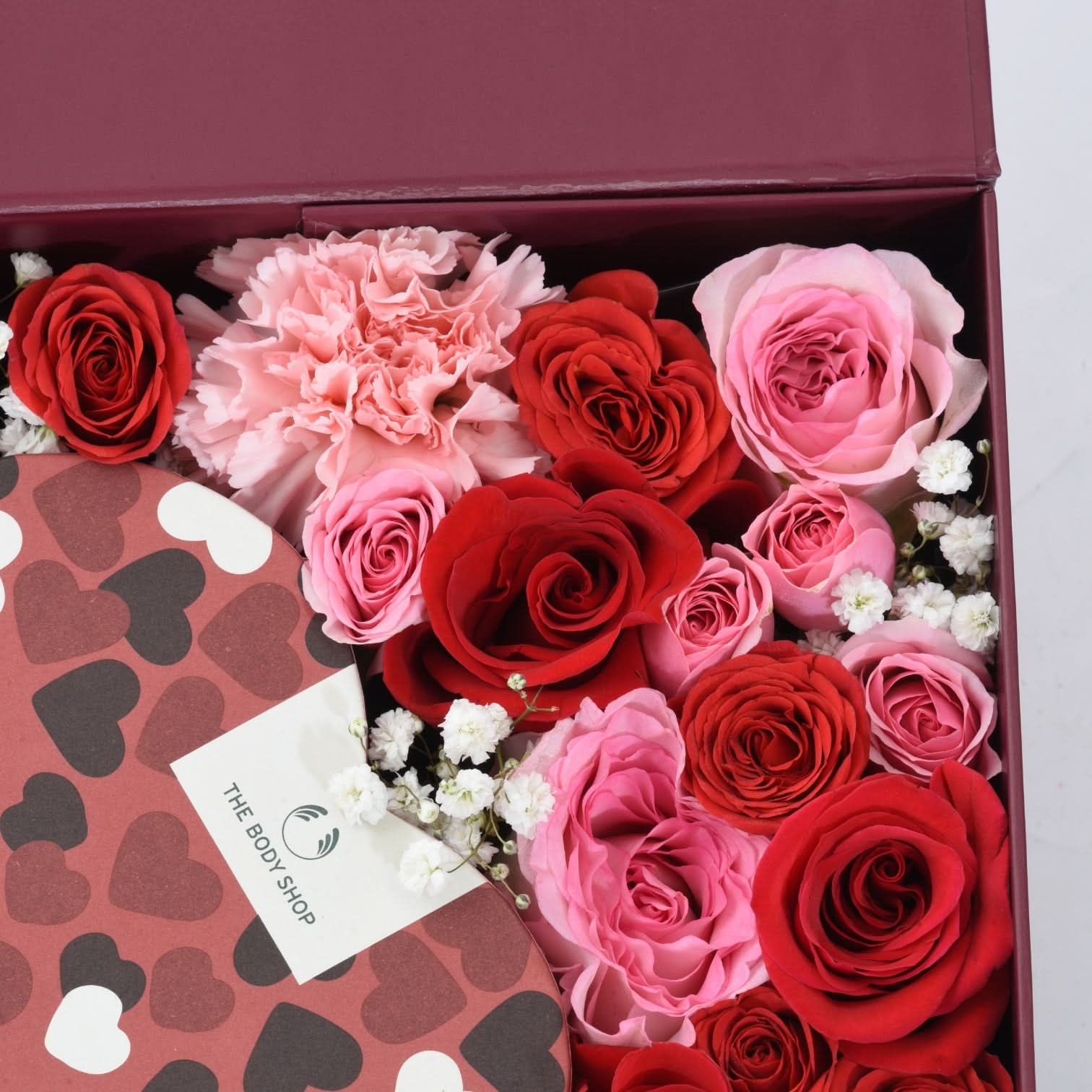 Pinkish Love Bloom Hamper Box - Zuvees.ae