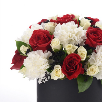 Red Sands White Box with Chocolate Combo