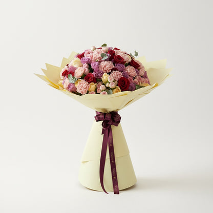 Zahrat Al Quloob – Premium Rose &amp; Carnation Bouquet - Zuvees.ae