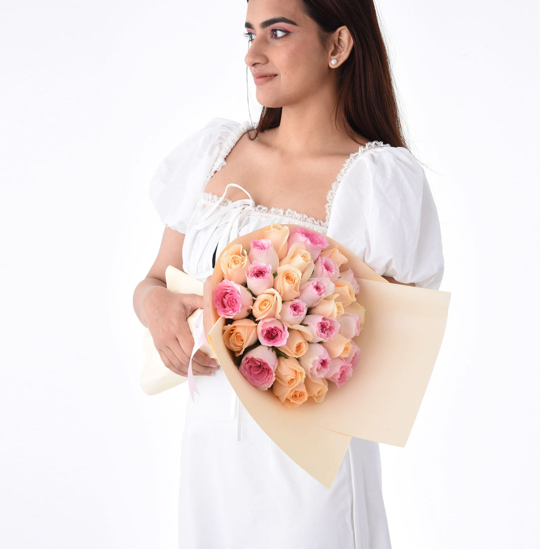 Peach &amp; Pink Delight with Chocolate Combo - Zuvees.ae