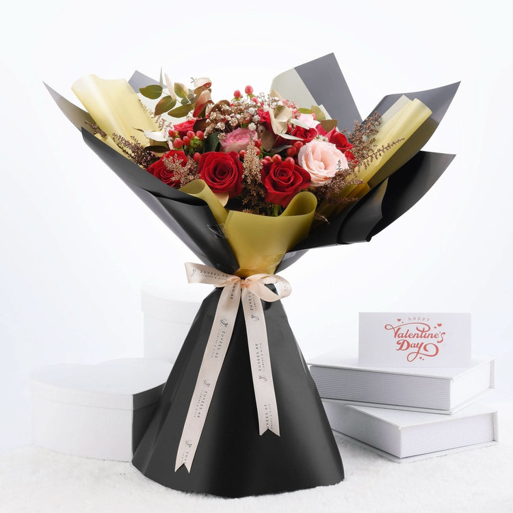 The Golden Romance Bouquet - Zuvees.ae