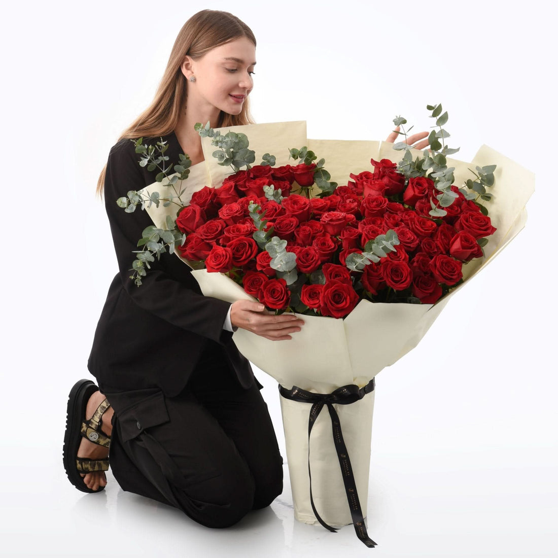 Zuvees Royal Signature 100 Rose Bouquet - Zuvees.ae
