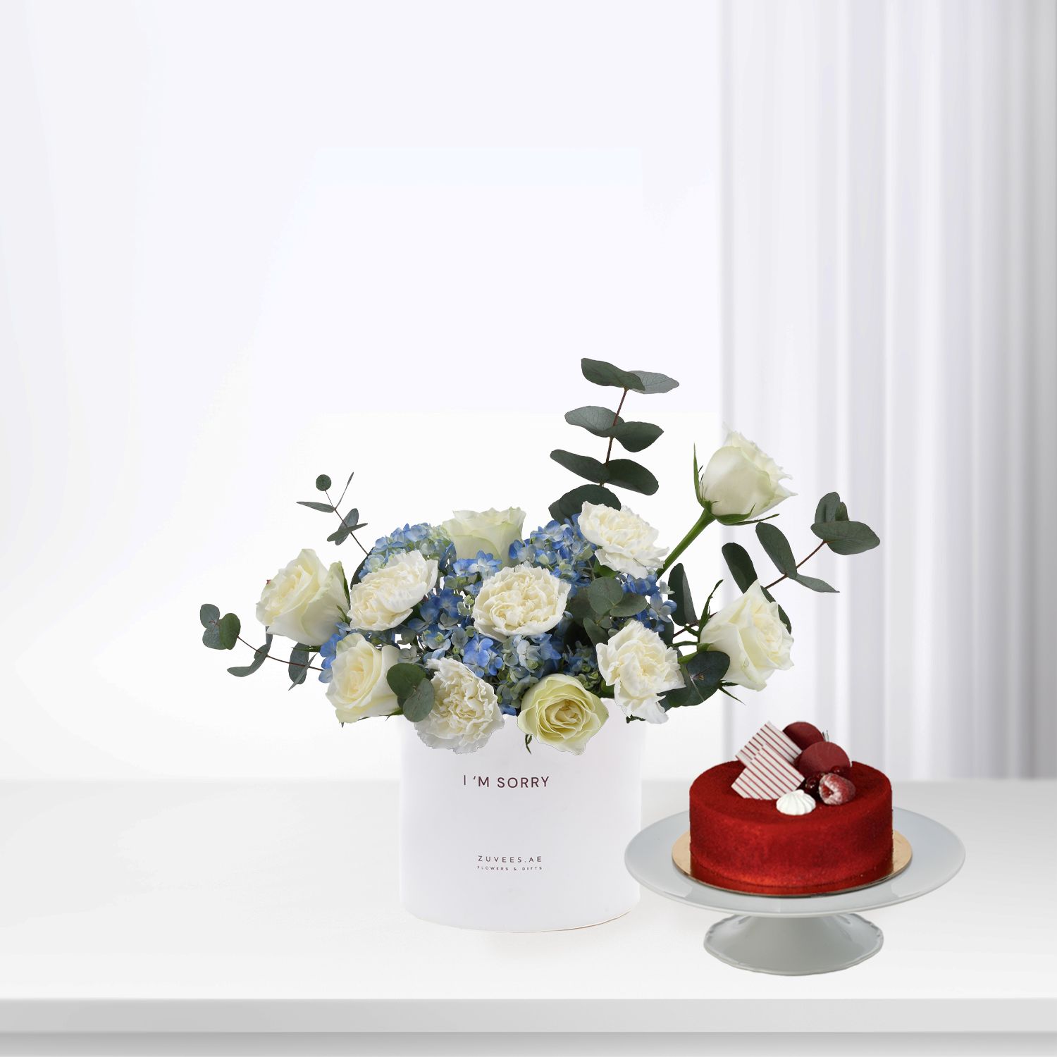 White roses and blue hydrangeas in "I&